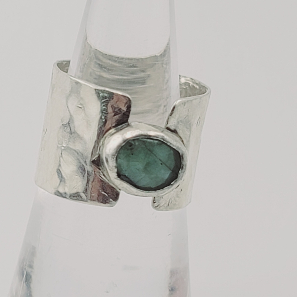 EMERALD GEMSTONE IN STERLING SILVER METAL SIZE 6 - Picture 6 of 7